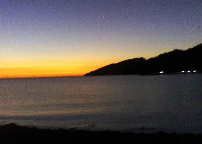 Ξενοδοχείο Beach 2*